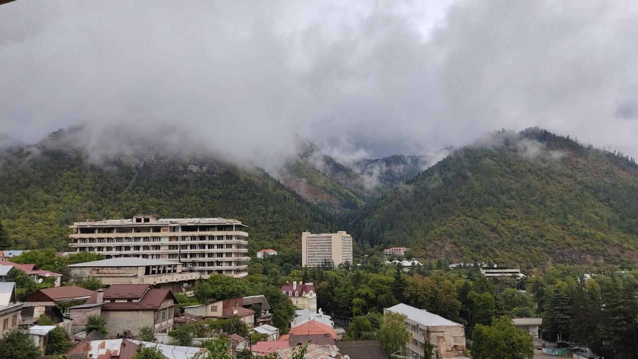 Nest Hotel Bordzjomi Buitenkant foto
